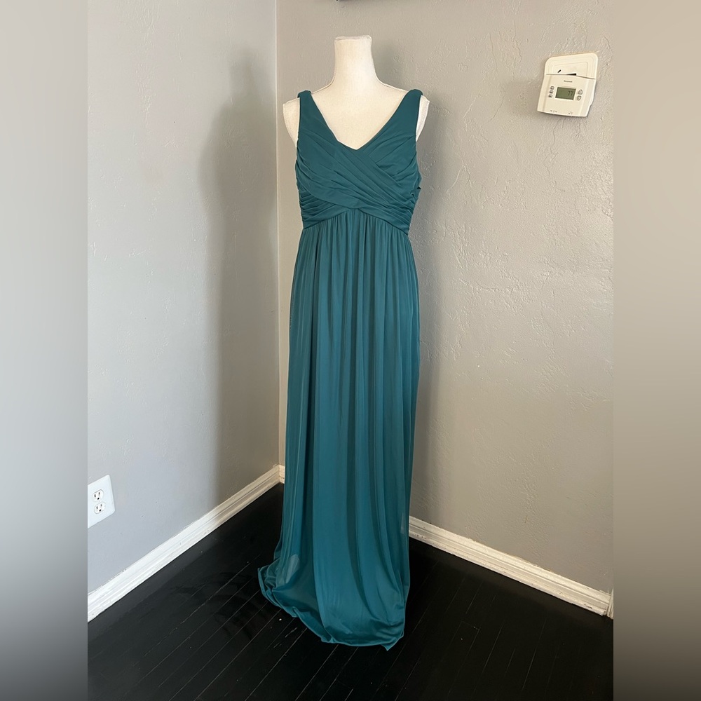 Azazie  Sleeveless V-Neck Gown. Size A14